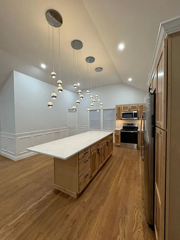3 bed, 1.0 bath, 1860 sqft, $4,500 — Photo 3