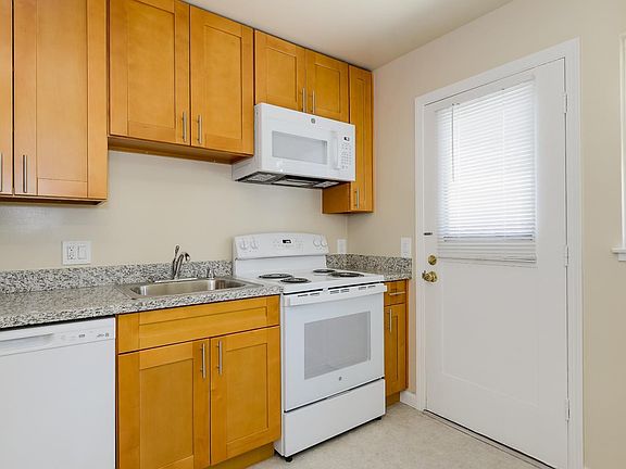 5th image of 954 Fremont St #3