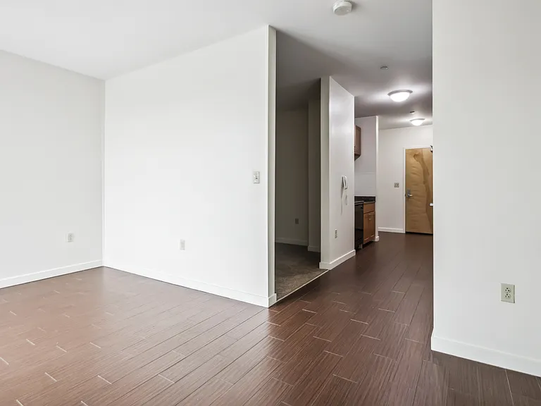 1032 Hope Street Apartments — Photo 20
