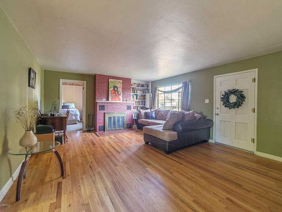 2nd image of 315 N Gladeview Dr