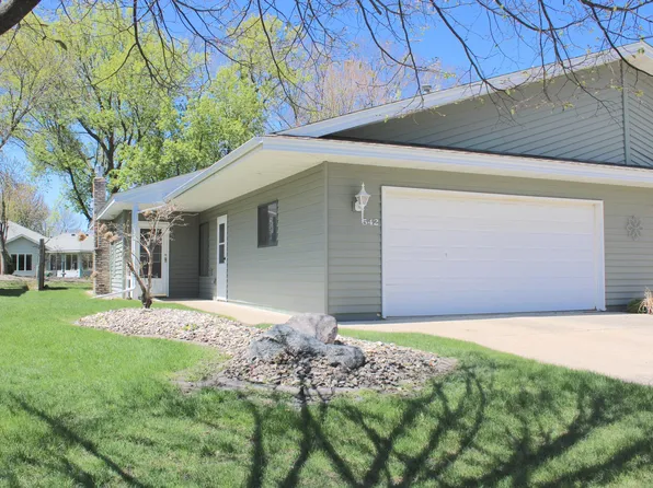 542 Graham St SW, Hutchinson, MN 55350