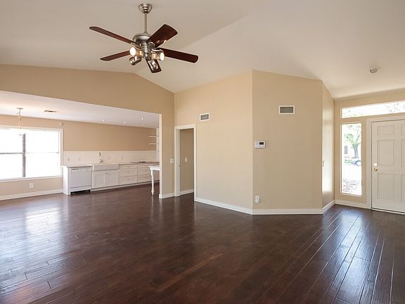 2nd image of 1428 E Kent Ave