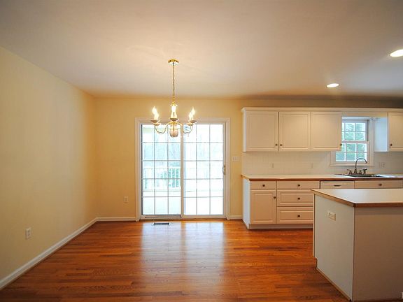 5th image of 144 Howard Dr