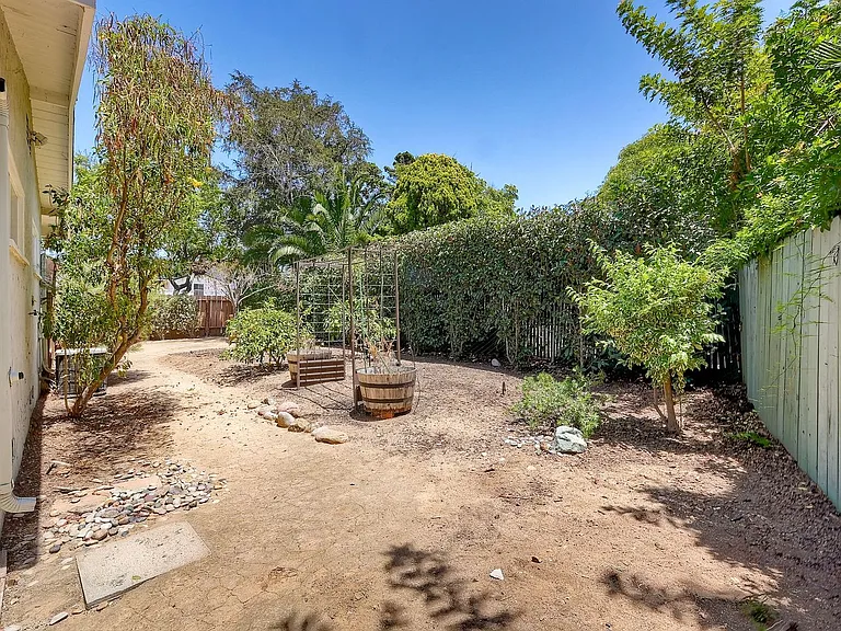 5681 Charter Ave — Photo 21