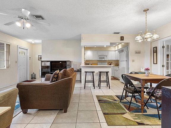5th image of 1541 NW 79th Avenue