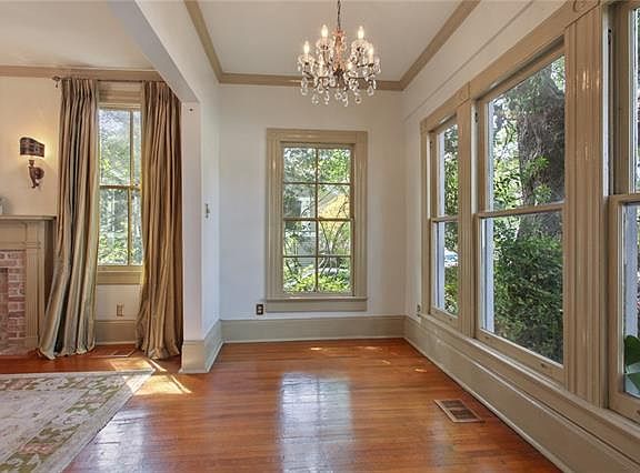 3rd image of 31 Fontainebleau Dr
