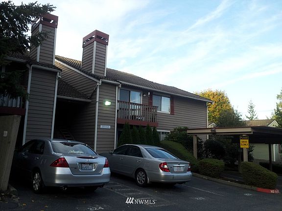 4th image of 16817 Larch Way #B-103
