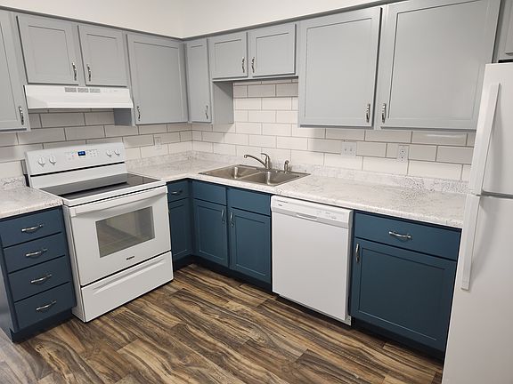 3rd image of 3745 Glen Oaks Blvd #2