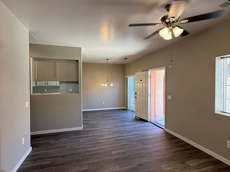 Yellow Meadow Ct 548 — Photo 9