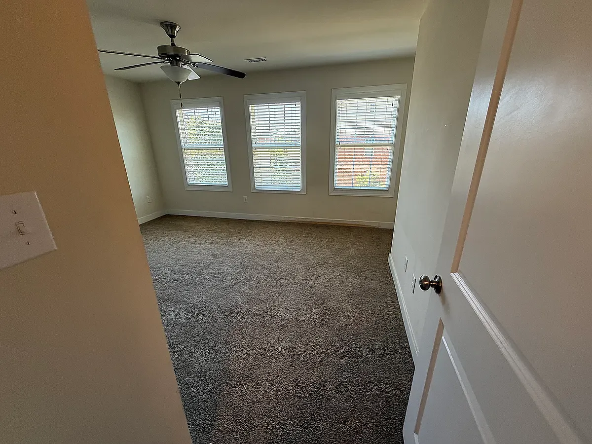 3 bed, 2.5 bath, 2162 sqft, $2,700 — Photo 3