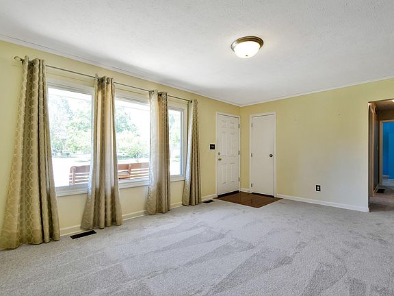 4th image of 2824 Louise Pl