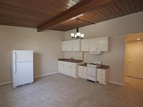 4th image of 222 S Oak Knoll Ave APT 19