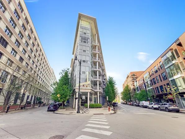 845 N Kingsbury St Unit 405, Chicago, IL 60610