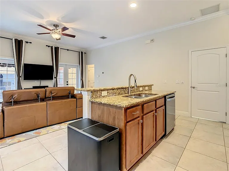 220 W Minnehaha St — Photo 17