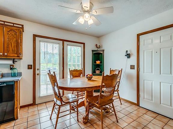 3rd image of 631 Watkins Dr
