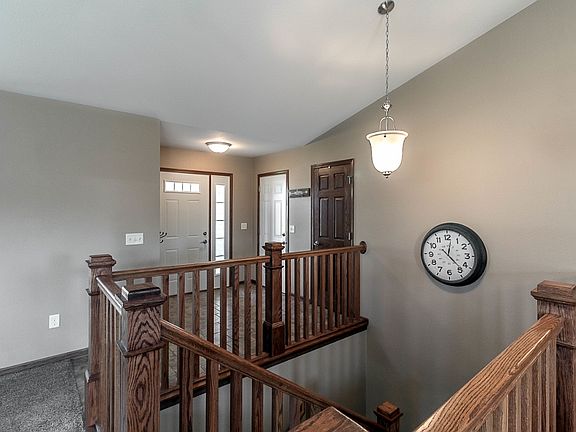 4th image of 109 Foxfire Dr