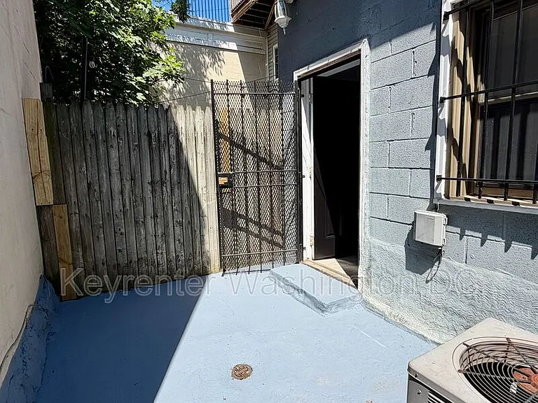 1537 A St SE #SE — Photo 12