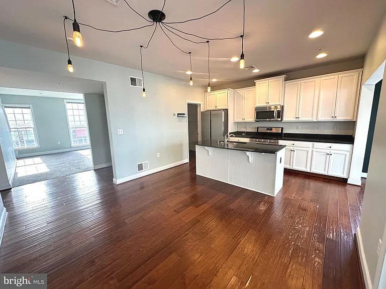 1338 Saxton Way — Photo 3