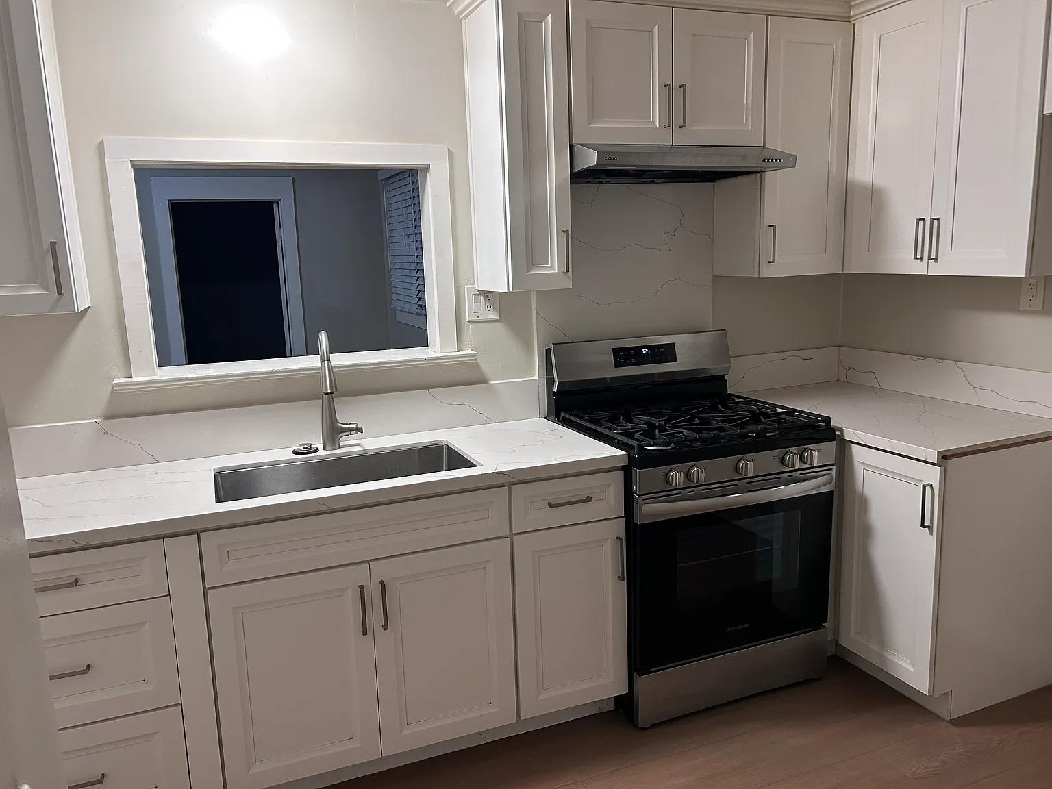 1 bed, 700 sqft, $2,100 — Photo 2