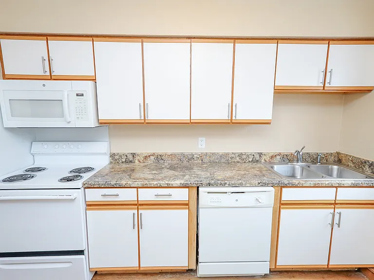 Clark Place Apartments & Townhomes — Photo 61