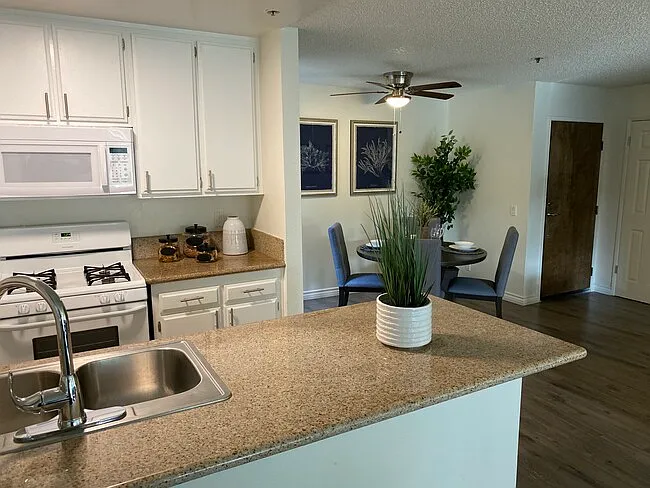 Westwood Executive House — Photo 15