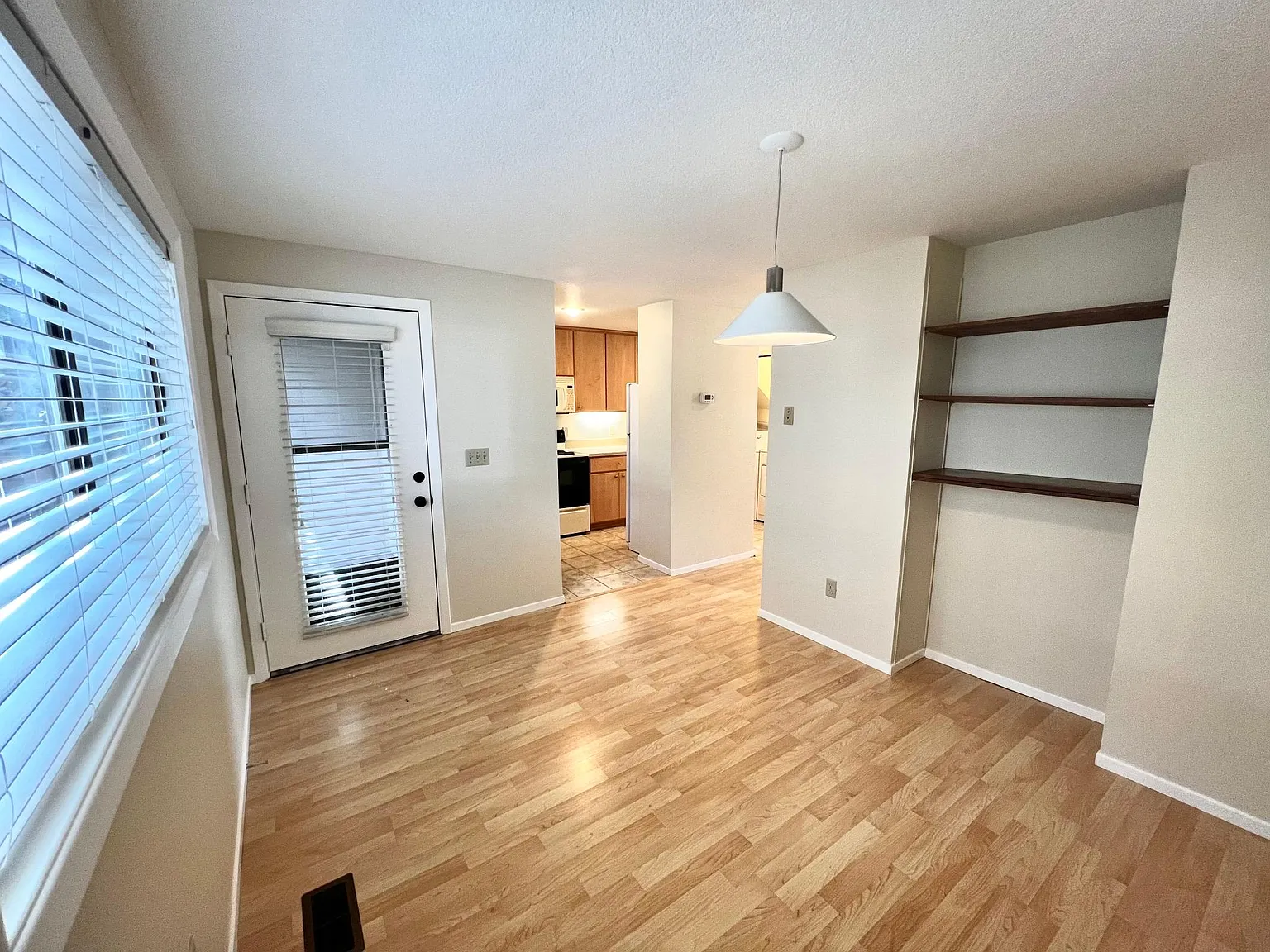 1 bed, 1095 sqft, $1,995 — Photo 2
