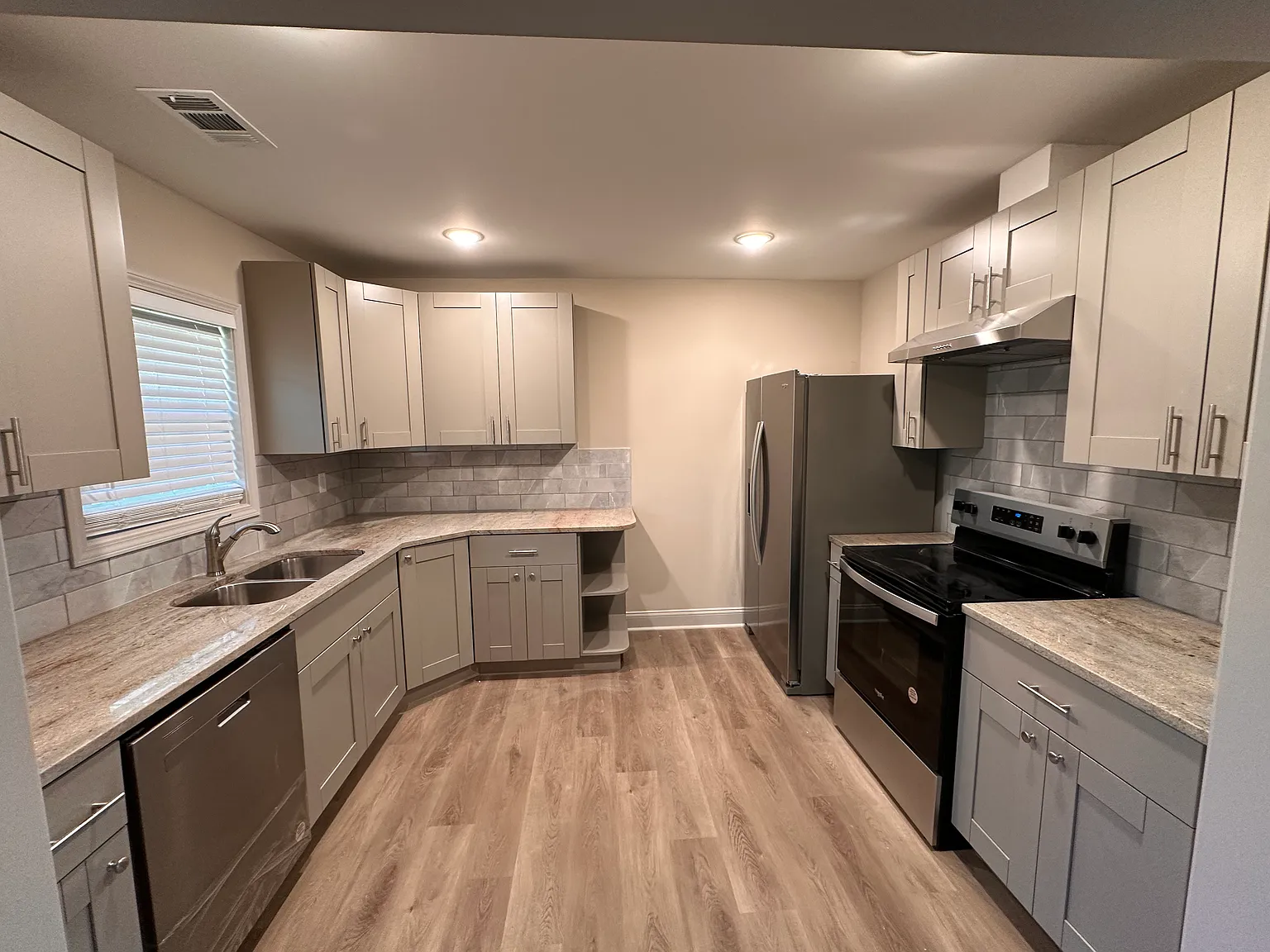 4 bed, 2.5 bath, 1500 sqft, $2,300 — Photo 3