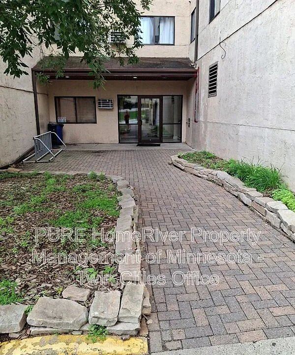 221 Grand Ave W #204