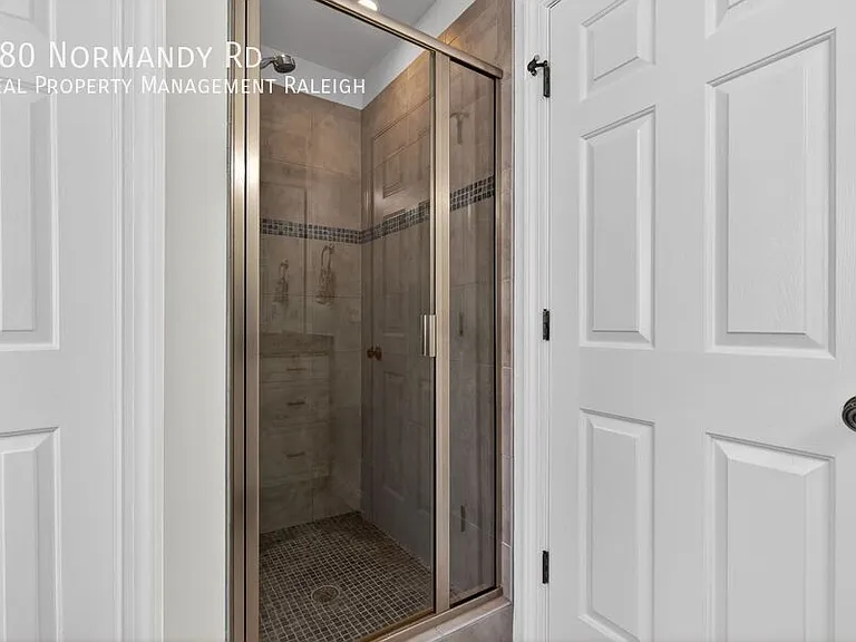 180 Normandy Rd — Photo 63