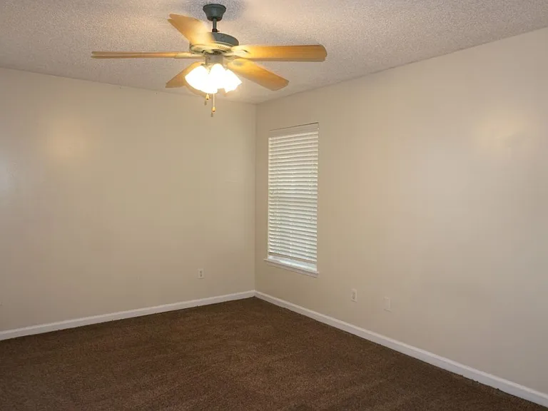 5050 Acre Estates Dr W — Photo 10
