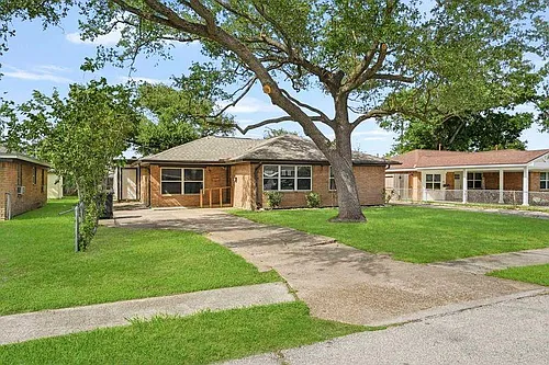 2409 Estate Dr Photo 1
