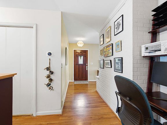 4th image of 1325 Holman View Dr