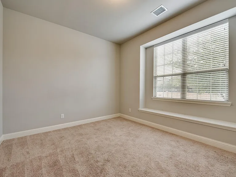 923 Whitehall Dr — Photo 14