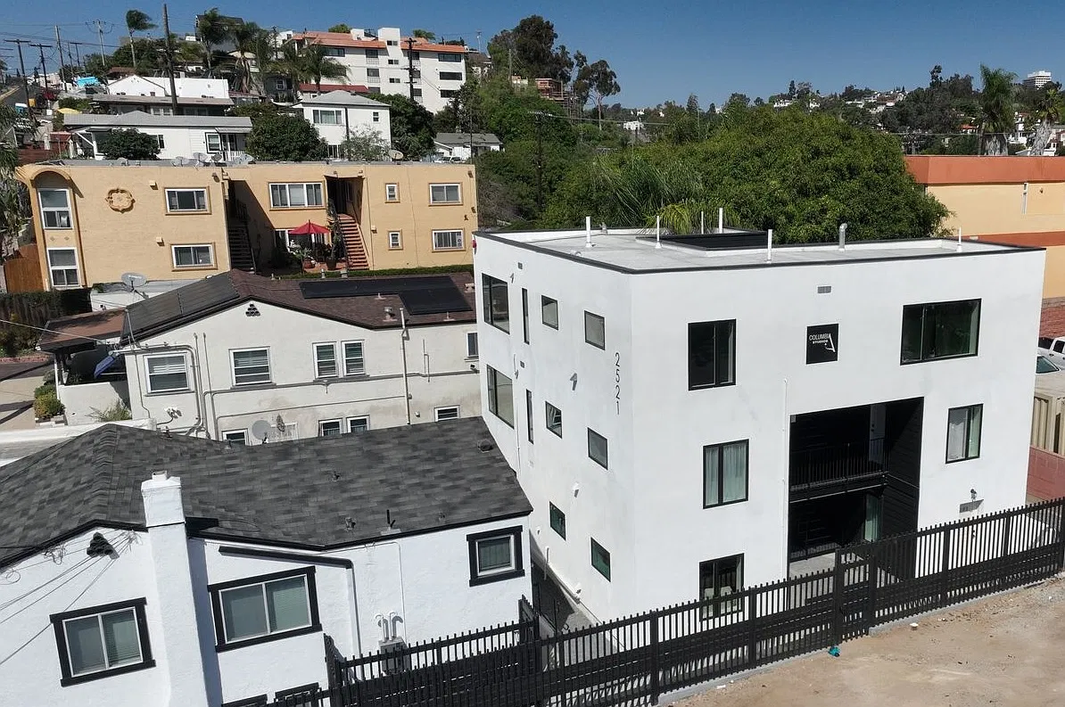 2521 Columbia St — Photo 1