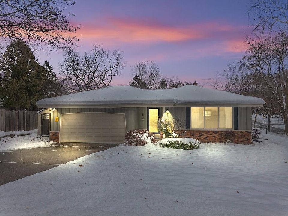 1st image of 205 Crestwood DRIVE