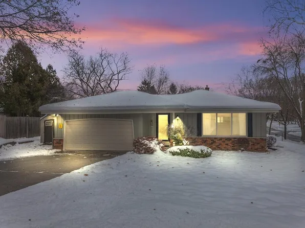 205 Crestwood DRIVE, Waukesha, WI 53188