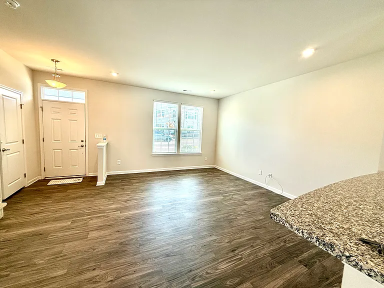 5044 Patton Dr — Photo 2