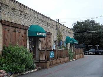 2nd image of 209 W San Antonio St