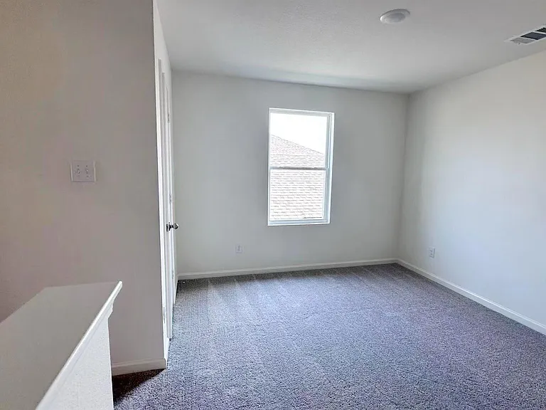 2105 Meadow Park Dr — Photo 9