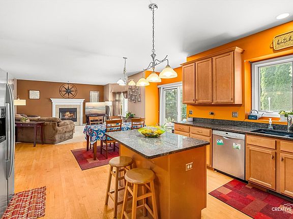 4th image of 424 Camden Cir