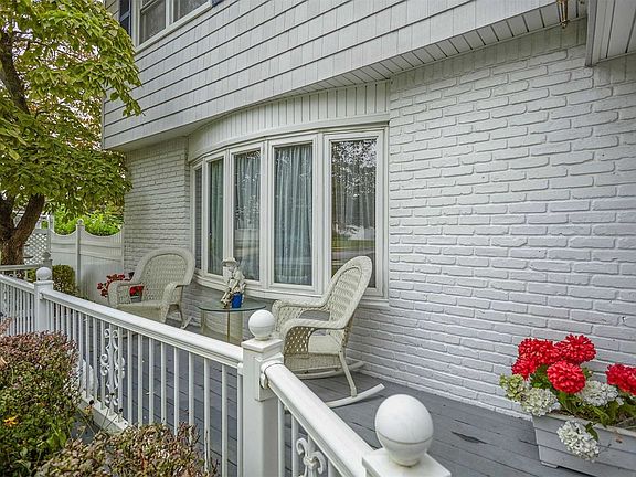 2nd image of 271 Hilda St