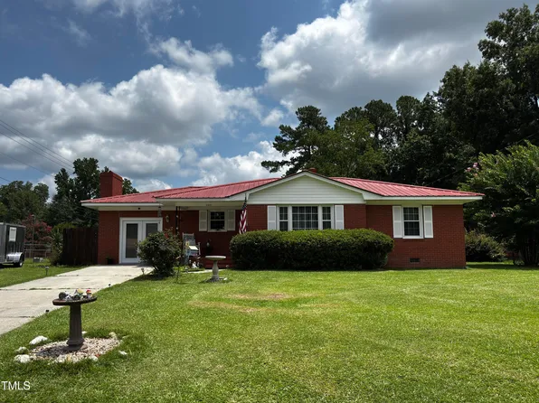 5601 Birch Rd, Fayetteville, NC 28304