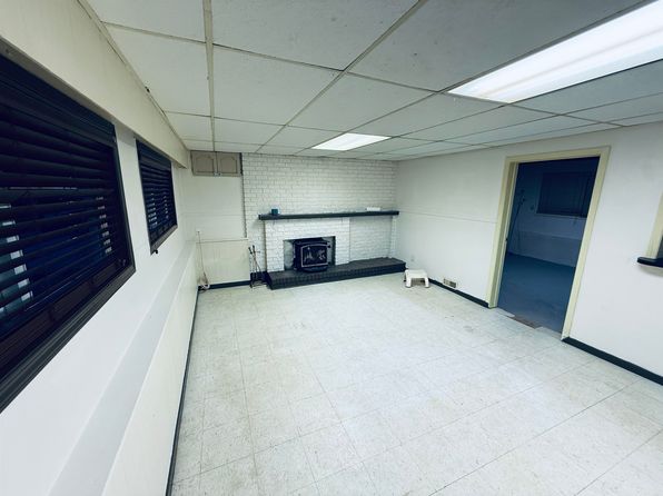 3 bedroom rental in Surrey — photo 14