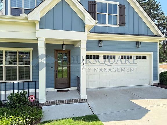 3rd image of 2204 Timberview Dr