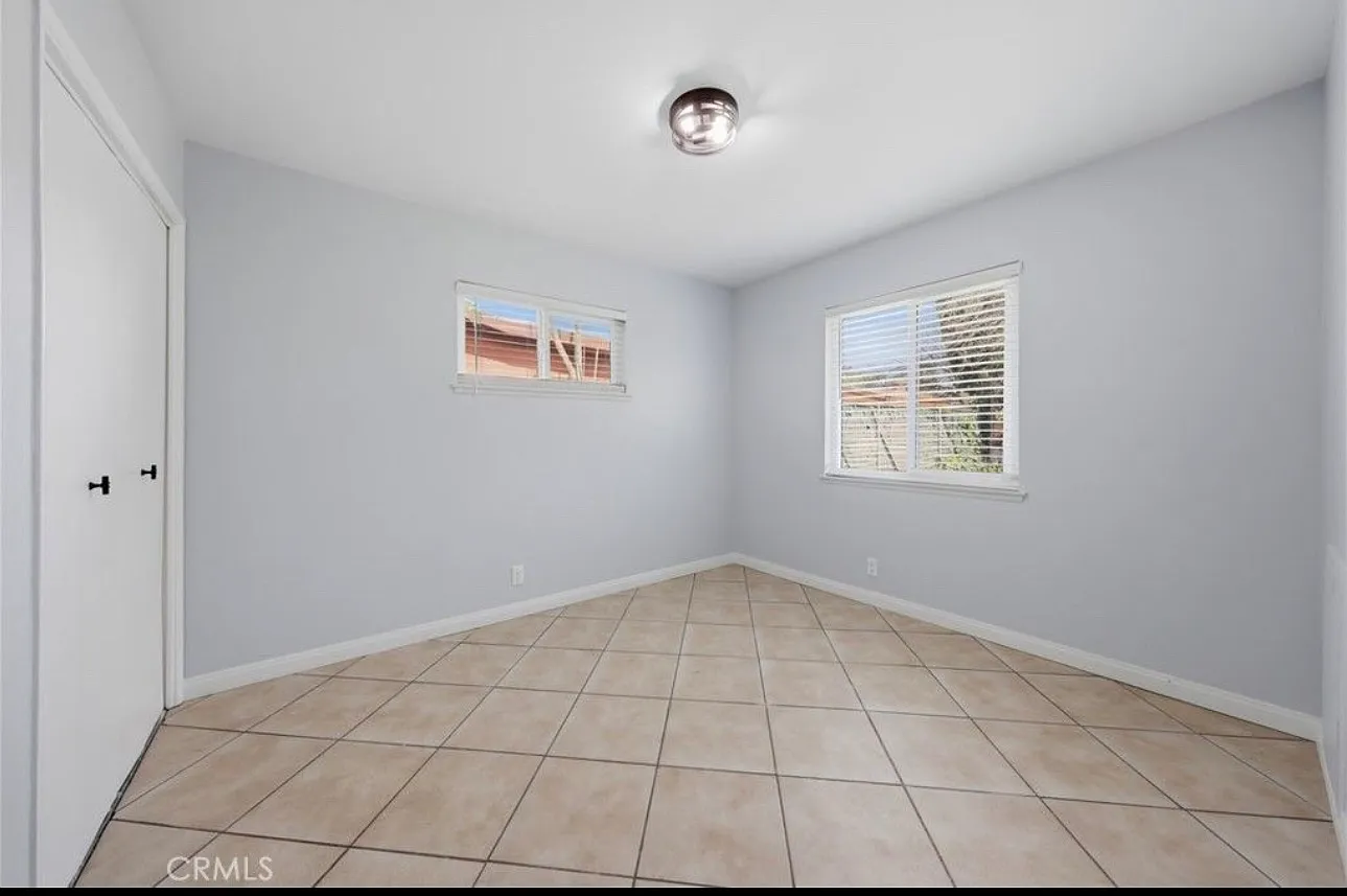 4 bed, 1300 sqft, $1,200 — Photo 1