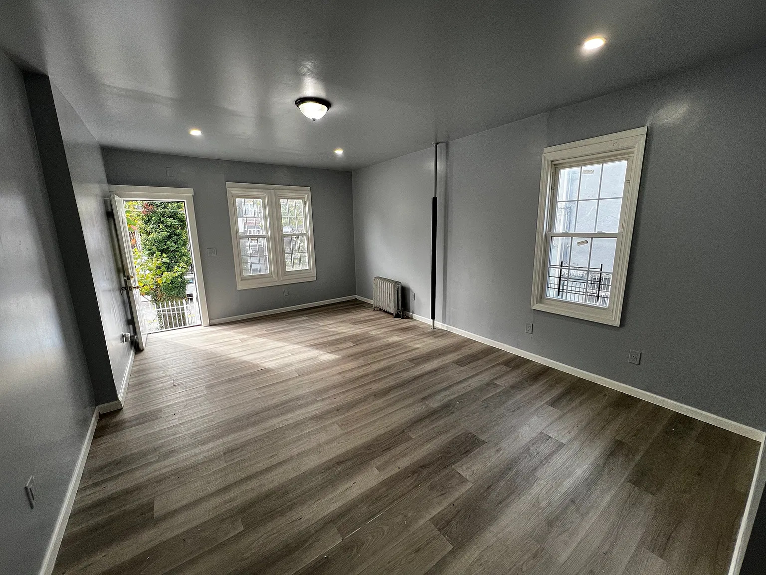 3 bed, 1.5 bath, 964 sqft, $3,532 — Photo 3