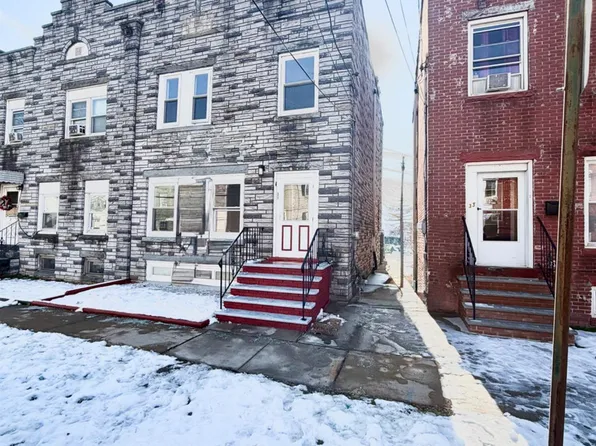 31 Chrome Ave, Carteret, NJ 07008