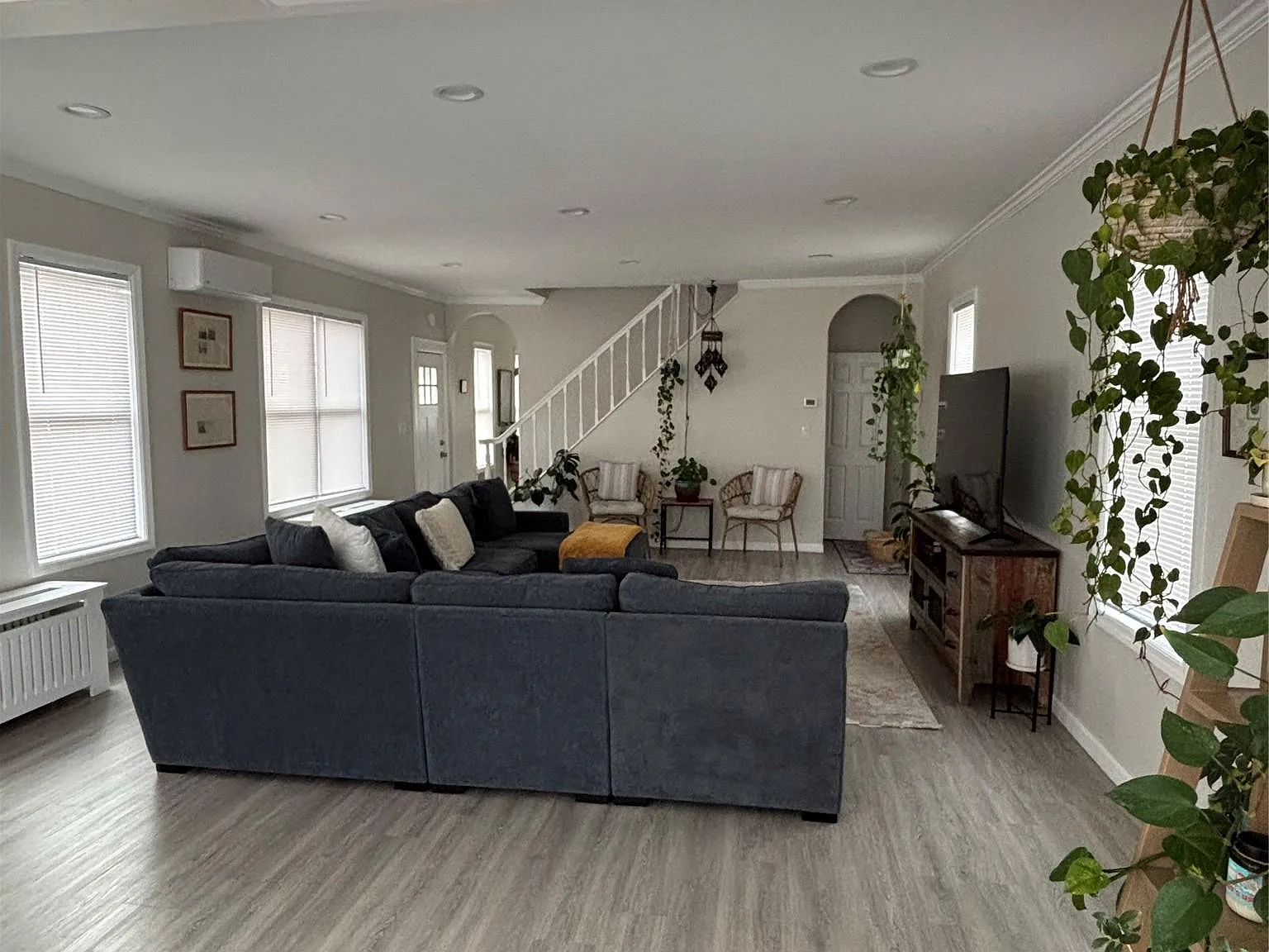 3 bed, 2.0 bath, 1791 sqft, $5,000 — Photo 2
