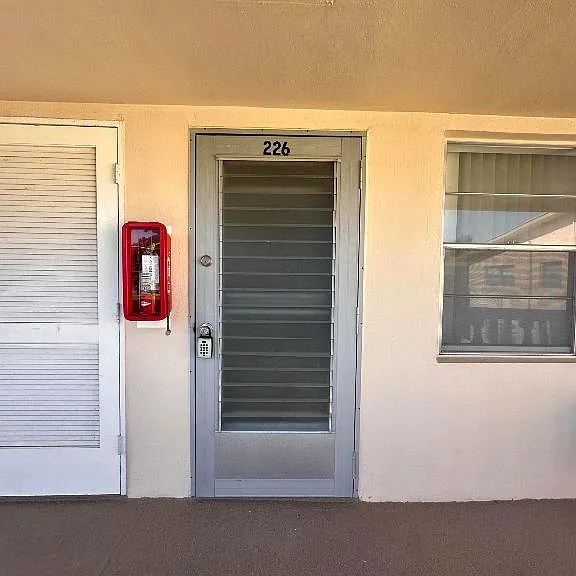 226 W Canterbury Dr #J — Photo 22