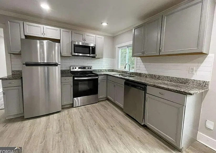 2161 Park Ter